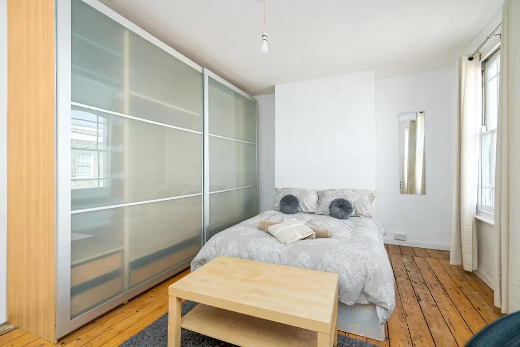 Bright Spacious Double Bedroom London 0*,