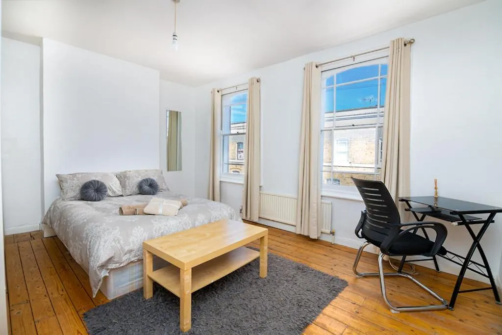Bright Spacious Double Bedroom London