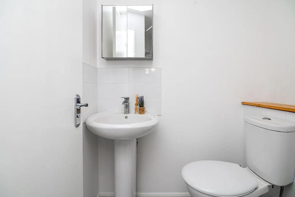 Bright Spacious Double Bedroom London