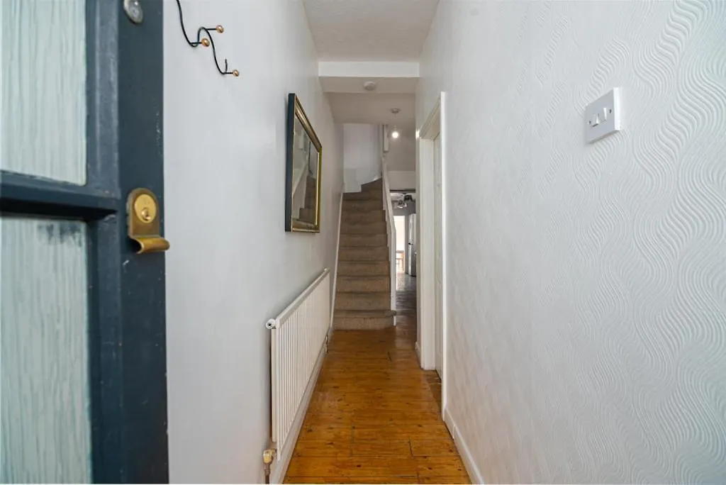 Guest house Bright Spacious Double Bedroom London